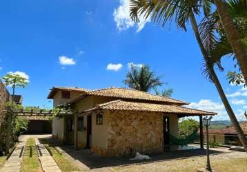 Casa de alto padrão, terreno plano e ótima vizinhança residencial