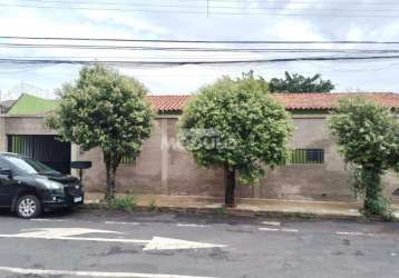 Casa comercial / residencial à venda, 3 quartos, 1 suíte, 2 vagas, santa mônica - uberlândia/mg