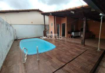 Excelente casa com piscina no dona zumira