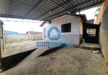 Casa com quintal e 2 dormitórios à venda, governador valadares - mg