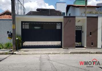 Vende se excelente casa na vila oliveira com 03 dorms  sendo 01 suíte 03 banheiros, 5 vagas de garagem