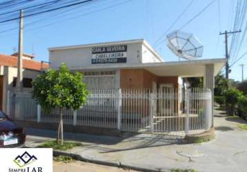 Casa  comercial no vianelo, ao lado do mercadão com 3 quartos, salas amplas, cozinha, edícula, 1 vaga coberta e outra descoberta