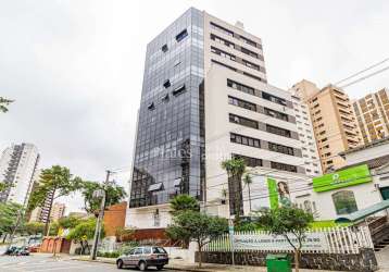 Andar corporativo em região nobre