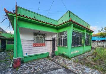 Casa com quintal em vila maria helena