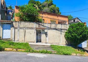 Duas casas com quintal em jardim primavera