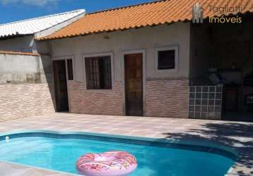 Linda casa em condomínio - 3 quartos, suíte, churrasqueira e piscina - araruama rj