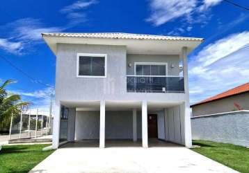 Excelente casa duplex no collynas park em araruama / rj