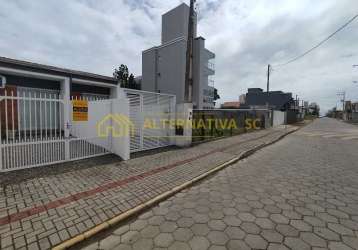 Casa geminada mobiliada para locação anual com 01 quarto em itacolomi, balneário piçarras