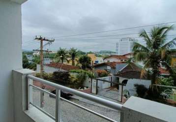 Triplex para locação em macaé, parque aeroporto, 3 dormitórios, 1 suíte, 2 banheiros, 1 vaga