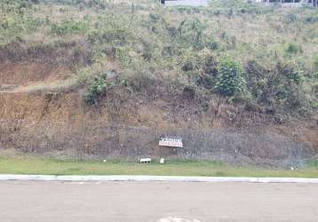 Terreno com 870 m², no condomínio portal do aeroporto, estuda permuta.