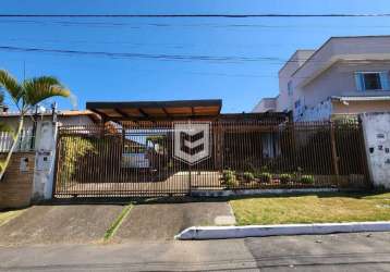 Casa confortável linear com 02 suítes no alto dos pinheiros