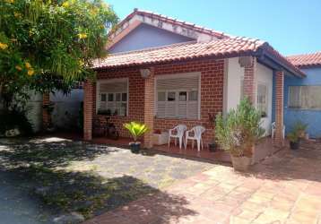 Excelente casa no coração de itapuã a 100m da praia