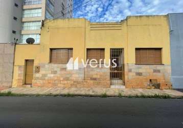 Casa com 3 quartos para alugar no fundinho, uberlândia  por r$ 2.000