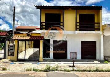 Casa de alvenaria com sala comercial e apartamento