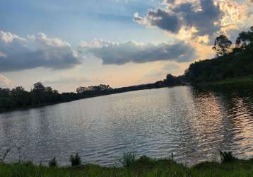 Sobrado. para quem deseja paz e curti a natureza. permuta.