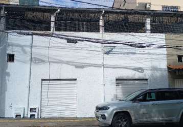 Loja, rio vermelho, frente de rua.