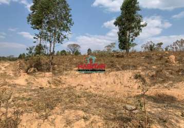 Terreno com excelente topografia em itatiaiuçu/mg. vende-se todo o terreno com 6.000 m² ou vende-se chácara com 1.500 m² (duas disponíveis).