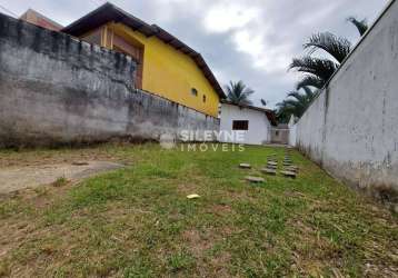 Casa para locação com quintal grande no bairro gaivotas