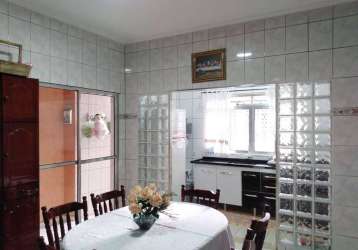 Casa com 2 dormitórios, via pública em carapicuíba