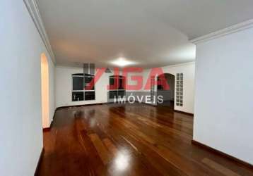 Apartamento 4 dormitórios, 1 suíte, 169 m, sala com 3 ambientes, ampla cozinha e copa, dependência de empregada e duas vagas. ótima localização no jardim marajoara, rua com todos os serviços e comerci