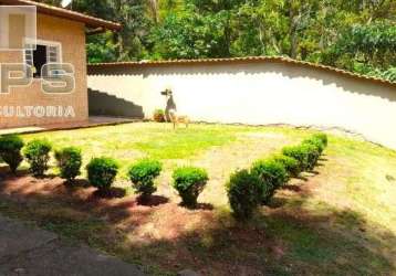 Casa térrea residencial itaguassú em atibaia, 2 minutos da alameda lucas, 3 quartos sendo 2 suítes, churrasqueira, vaga para vários carros,