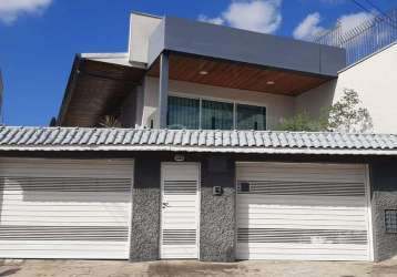 Casa com 2 suítes à venda - escritório (ou 3º quarto) - quintal grande - área gourmet - 15 vagas de garagem - vila mesquita