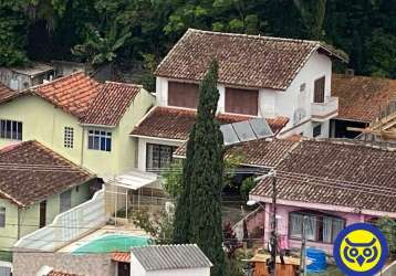 Casa, 3 dorm. (1 suíte), com piscina, na agronômica.