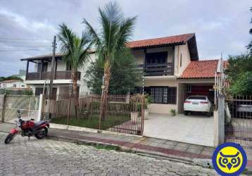 Casa à venda, com 5 dormitórios, 3 vagas, barreiros, são josé, sc