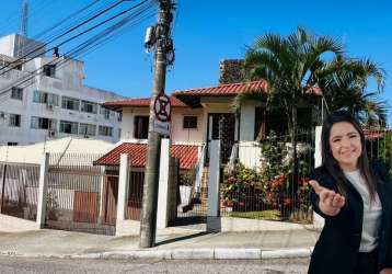 Casa com 3 quartos à venda na rua desembargador gil costa, 106, estreito, florianópolis, 199 m2 por r$ 1.170.000