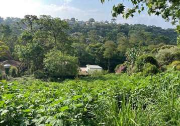 Lote com 300 mts em declive, sem vegetação, com linda vista para área verde permanente em condomínio