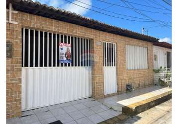 Casa com 2/4 em neópolis