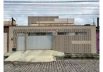 Casa com 3 dormitórios e excelente localização - próxima ao atacadão, ifrn e br-101.