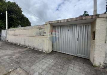 Vendo casa em ponta negra com 5/4  e 266m² de área construída