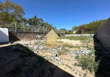 Terreno com muros e portões bairro santa rosa