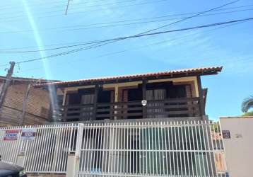 Casa para venda em balneário piçarras, centro, 3 dormitórios, 1 suíte, 3 banheiros, 2 vagas