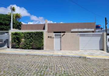 Excelente casa de rua para venda com 03 suítes, 200m² em candelária, natal/rn