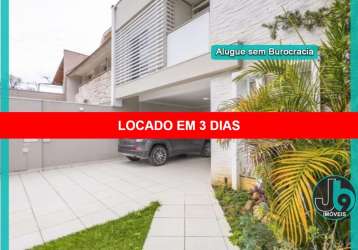 Sobrado/casa alugar hugo lange 210m² semi mobiliado com 3 quartos sendo 1 suíte com closet e 2 vagas de garagem