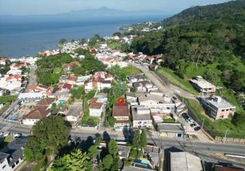 Casa com renda bem localizado na ponta de baixo em são josé.