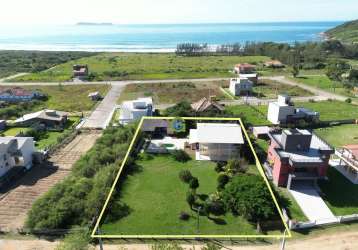 Casa à venda na praia da gamboa em garopaba.