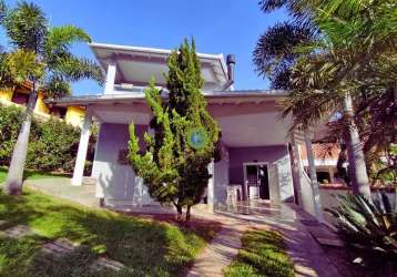 Casa com piscina na praia do santinho – ideal para morar ou locação temporada.