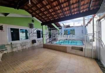 Excelente casa com 04 dormitórios e piscina á 200 metros da praia!!!