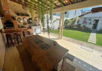 Casa linear 4 quartos à venda, com espaço gourmet, quintal amplo no itapebussú, guarapari - es.