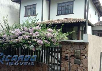 Casa duplex à venda com 5 quartos na praia do ribeiro em vila velha-es.