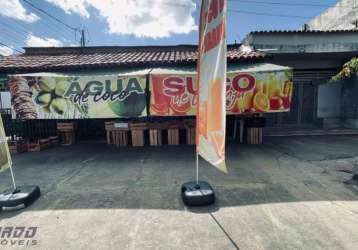 Casa comercial à venda, com ponto de frente para uma das principais avenidas da praia do morro, ainda conta com 6 suítes para locação de temporada.