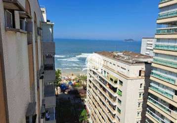 Apartamento amplo com 3 dormitórios, 50 metros da praia, com vista para o mar