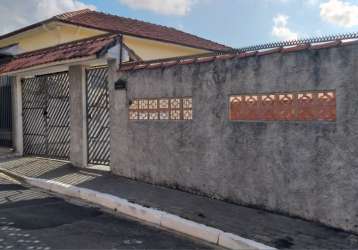 Casa térrea com um amplo quintal