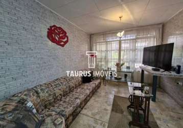 2 casas, 268 m², à venda por r$920.000