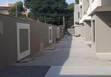 Triplex novo  pronto - em condomínio - portão