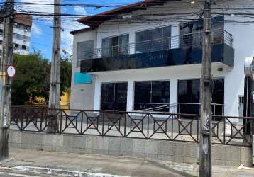 Vende excelente ponto comercial  esquina  com ótima estalações .