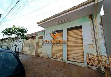 Casa c/ 3 dormitorios e comodo de comercio no bairro sta mon